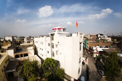 Hotel Diwakar Niwas - 100 Mtr. From Sindhi Camp Bus Stand