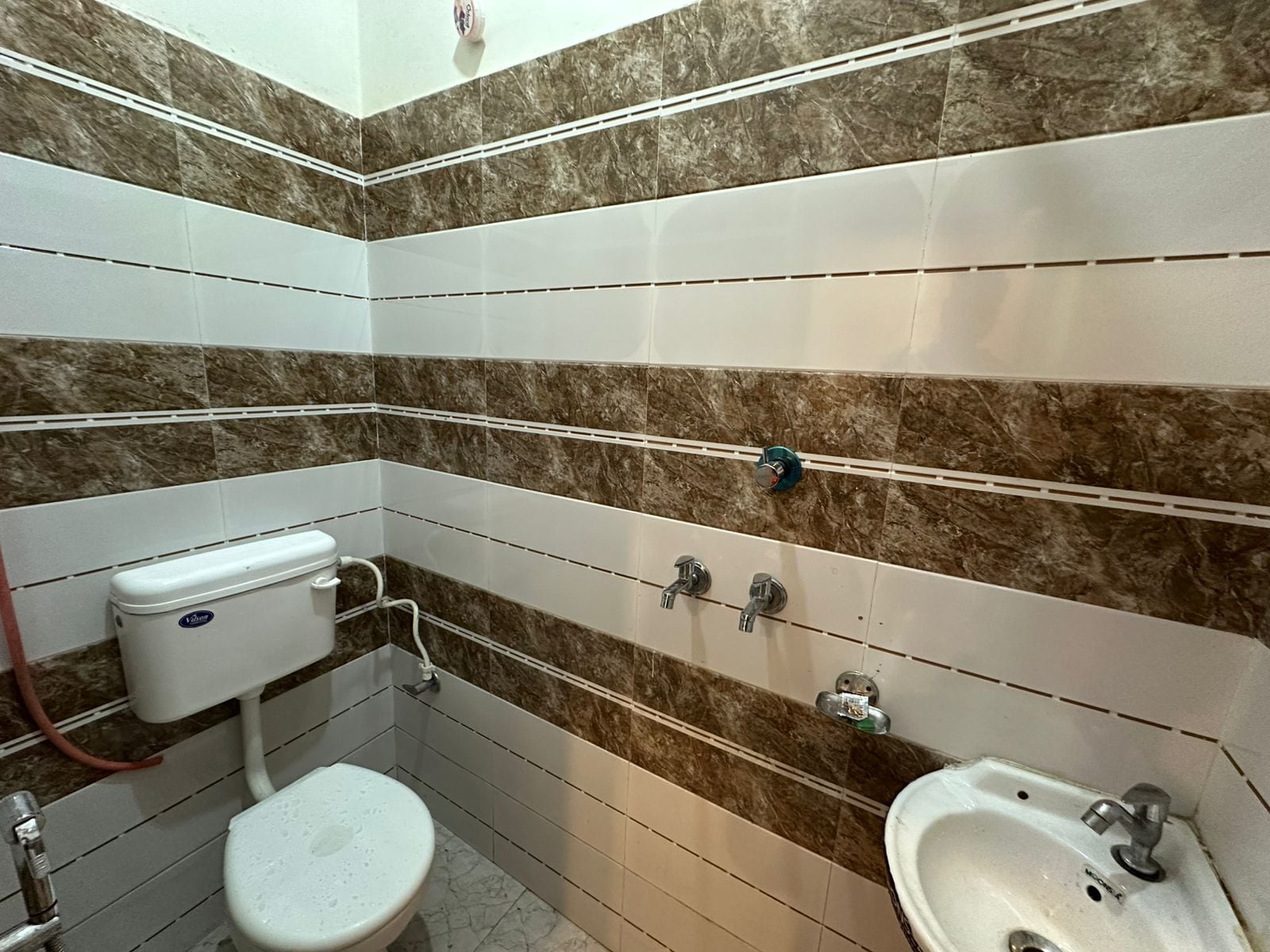 RAJAT PALACE PAYING GUEST HOUSE - Tap to explore photos