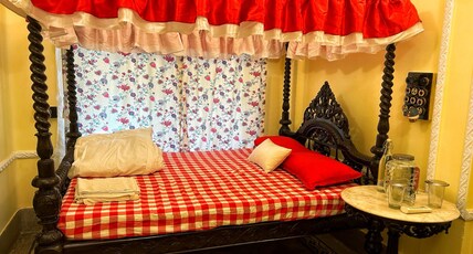 Deepalay Heritage Homestay Kolkata Room Type - Classic Heritage Room 1