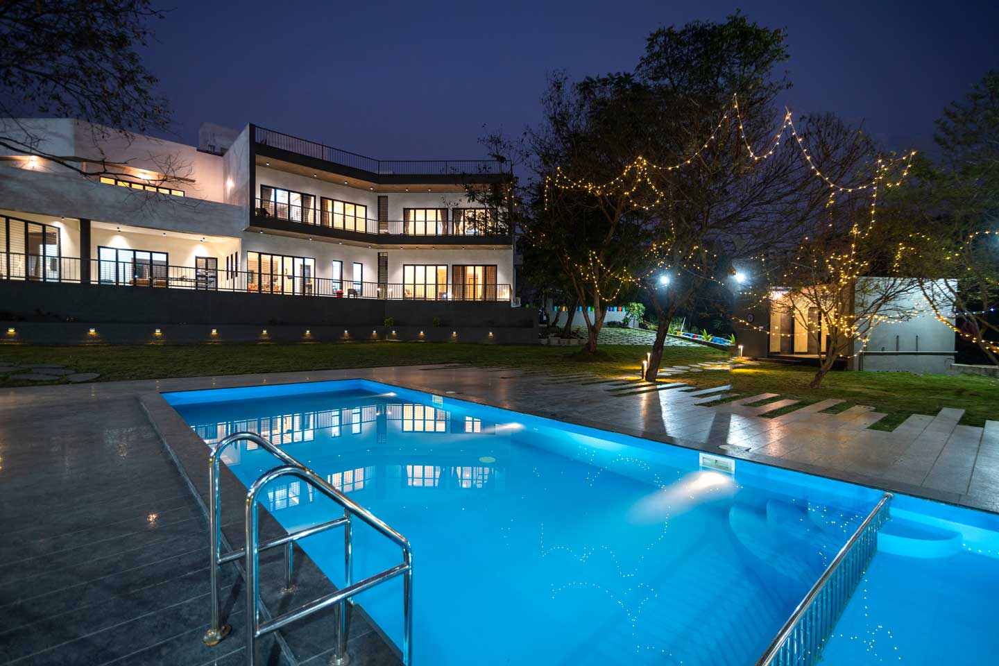 StayVista | Earth Song 6 BHK Villa - Tap to explore photos