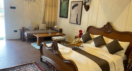 GLAMPING SNOW PODS Room Type - RED POD