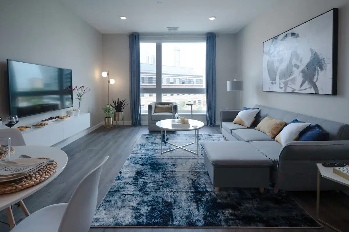 Stunning Apt W/ Parking and Gym | Downtown at Yale - Tap to explore photos