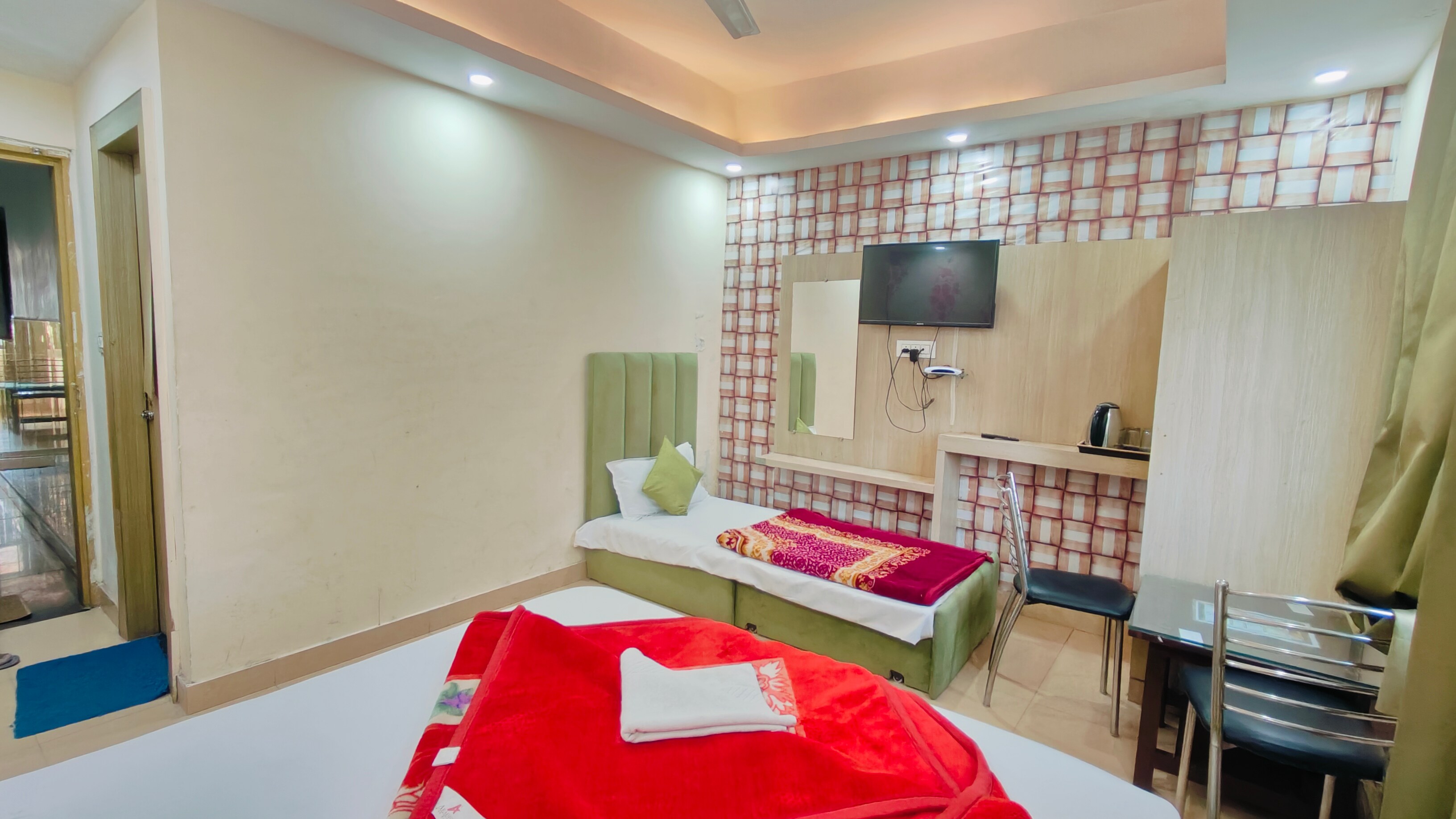 Hotel Darshini Inn - Tap to explore photos