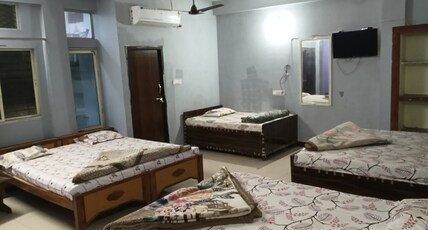 Hotel Shri Gajanan and Restorent Room Type - NON AC FOR 08 PERSON 03 KING SIZE AND ONE QUEEN SIZE BED Hotel Shri Gajanan and Restorent Room Type - NON AC FOR 08 PERSON 03 KING SIZE AND ONE QUEEN SIZE BED