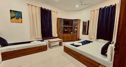 Hotel Royal Corner - 500 Meters Near Golden Temple Room Type - Deluxe Triple Bed Room Hotel Royal Corner - 500 Meters Near Golden Temple Room Type - Deluxe Triple Bed Room