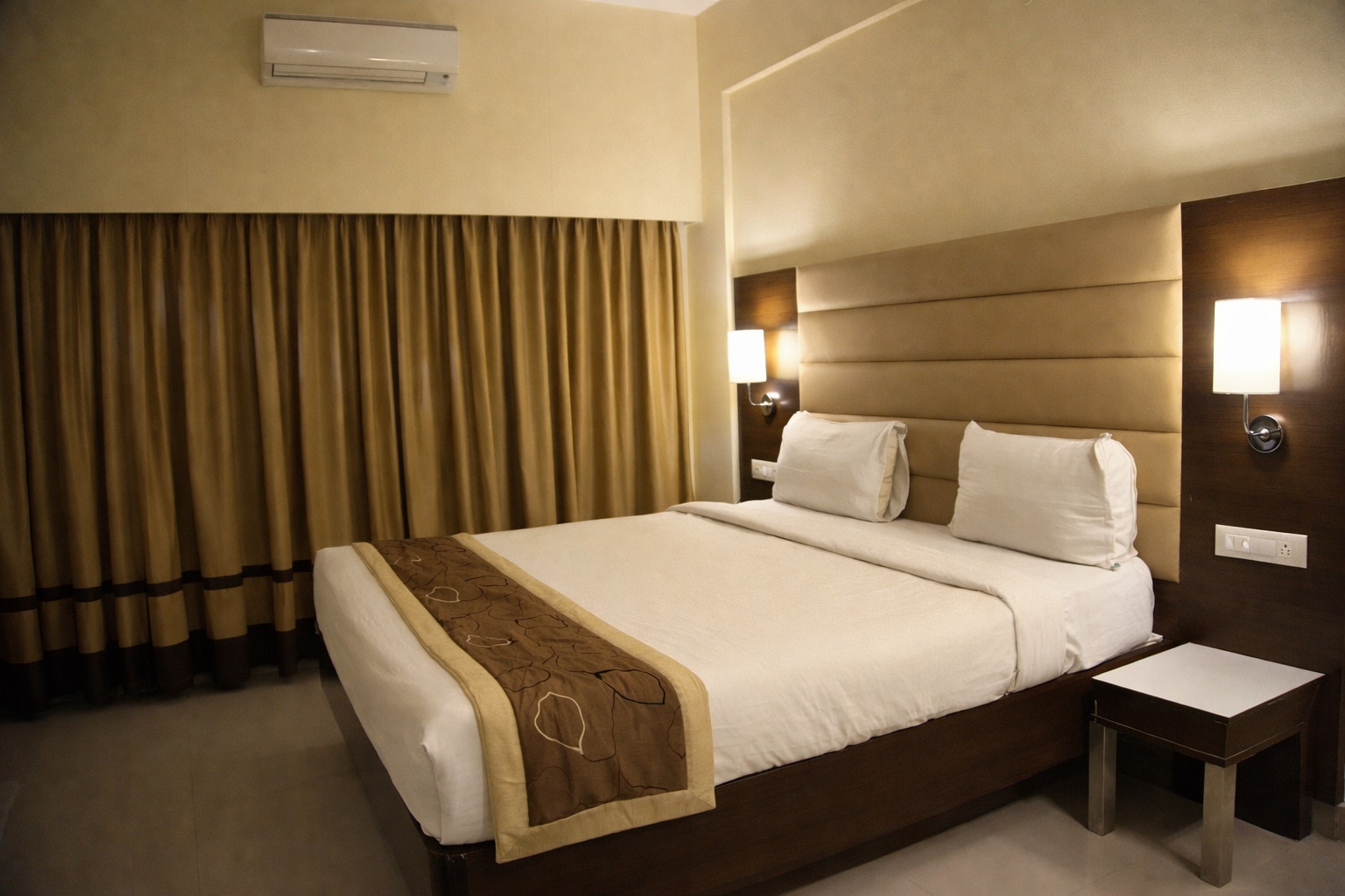 Hotel Magaji Comfort Inn - Tap to explore photos