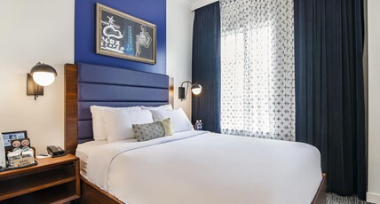 Hotel Belmont Vancouver MGallery Room Type - CLASSIC 1 QUEEN, 180sf, 16sm,