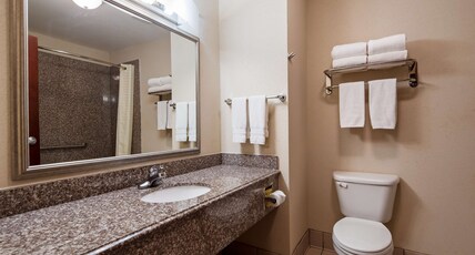 Best Western Refugio Inn Room Type - 1 King Bed, Mobility Accessible, Roll In Shower, Non-Smoking, Continental Breakfast