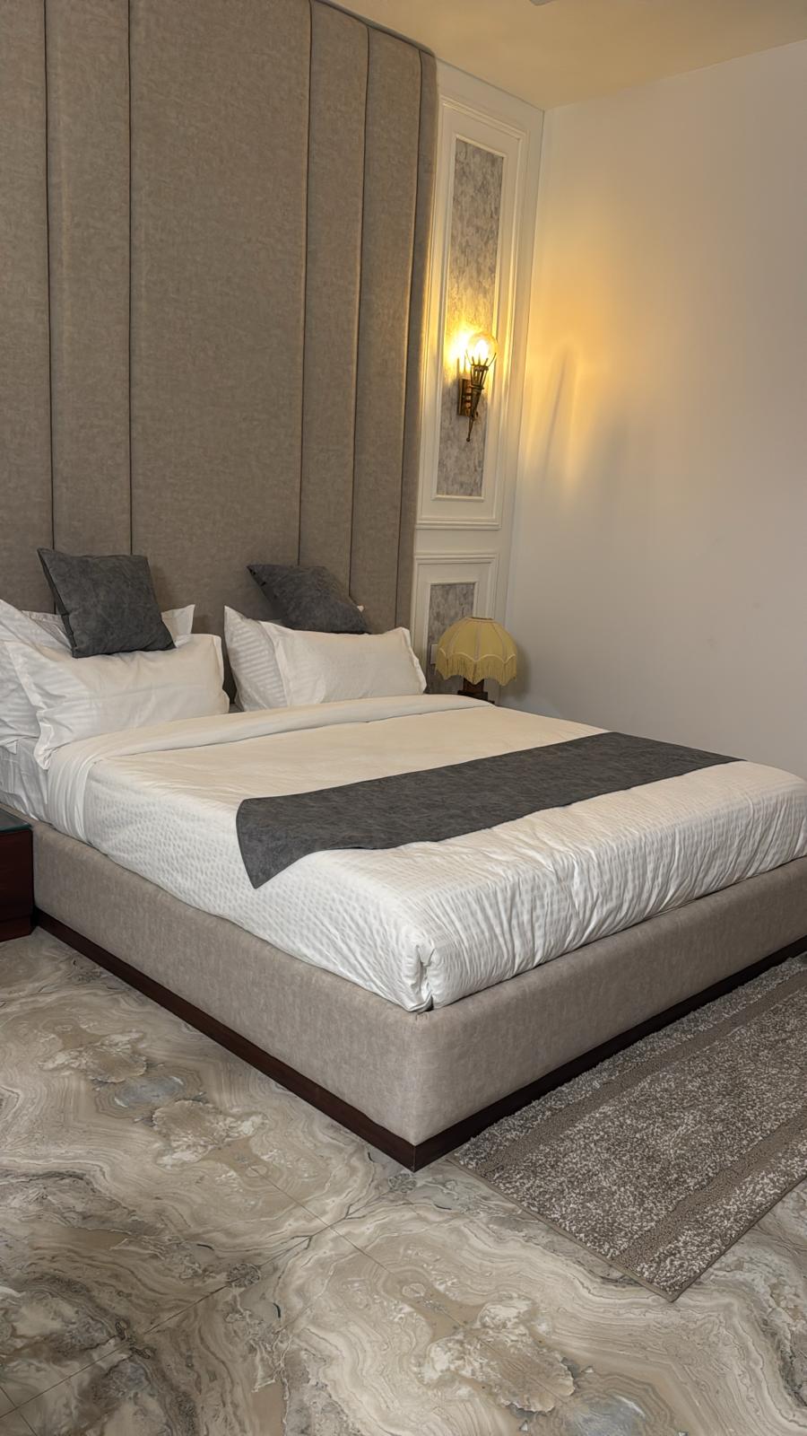 Hotel Black Eagle - Tap to explore photos