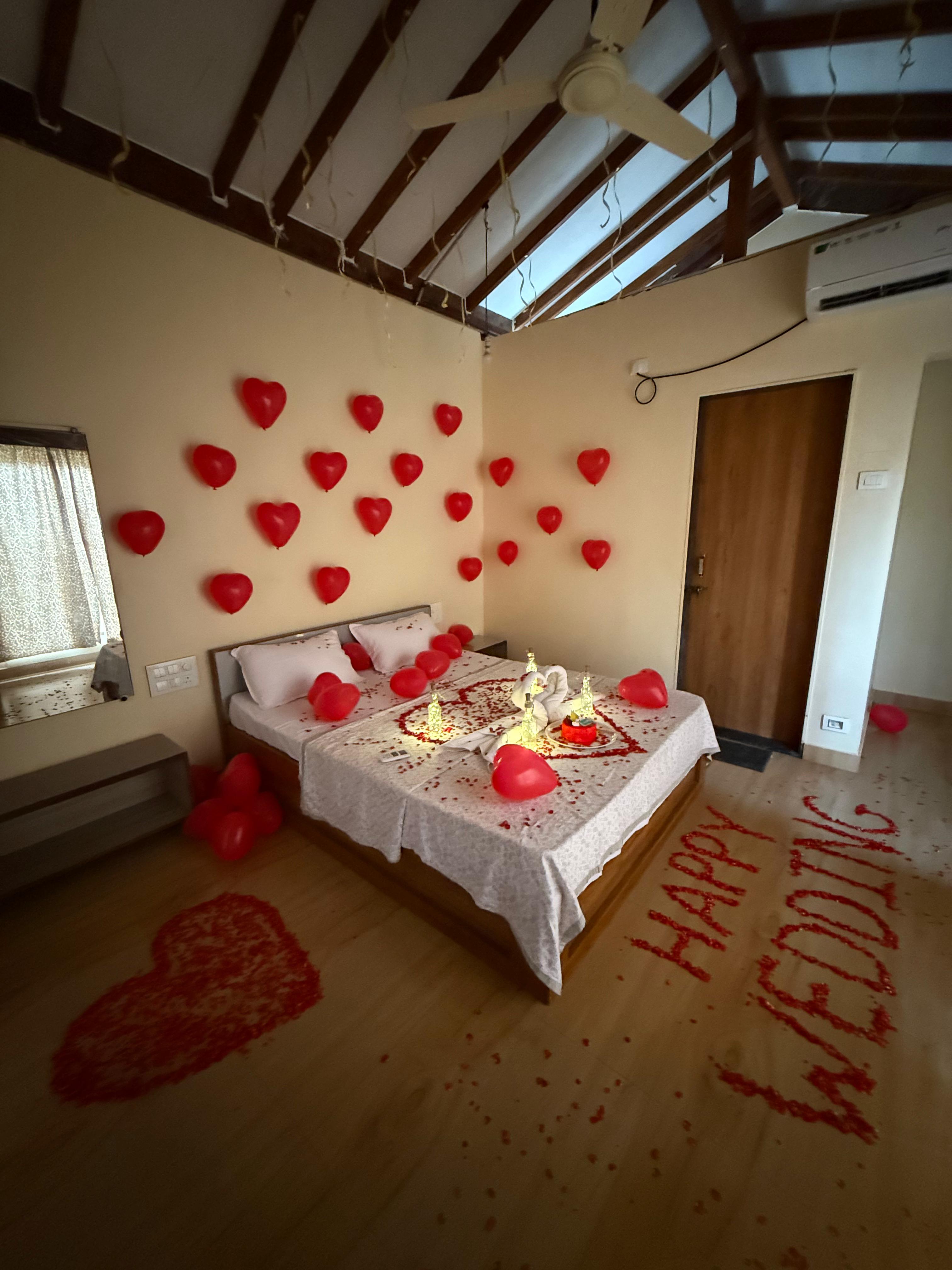Hotel Achara - Tap to explore photos