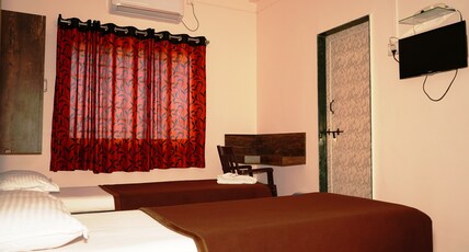 HOTEL YUVRAJ Room Type - Standard Room with Twin Bed