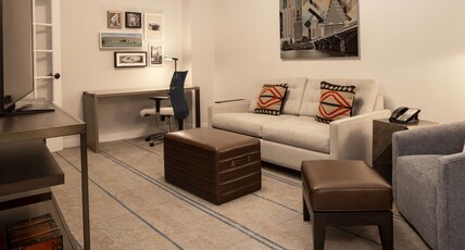 Hilton Austin Airport Room Type - 1 KING 1 BDRM PARLOR SUITE