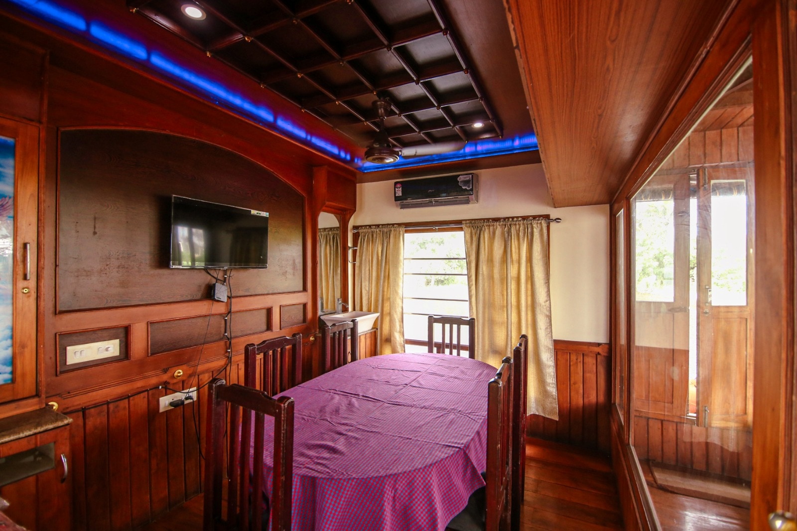 Tharangini Houseboats - Tap to explore photos