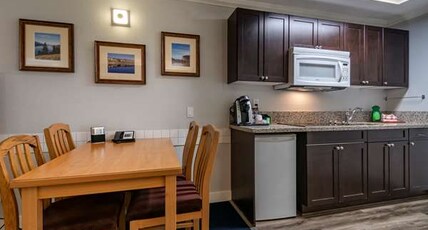 Best Western Inn At Penticton Room Type - Suite-1 Queen 1 Double, Non-Smoking, Two Bedrooms, Full Kitchen, Living Area, Sofabed, Full Breakfas Best Western Inn At Penticton Room Type - Suite-1 Queen 1 Double, Non-Smoking, Two Bedrooms, Full Kitchen, Living Area, Sofabed, Full Breakfas