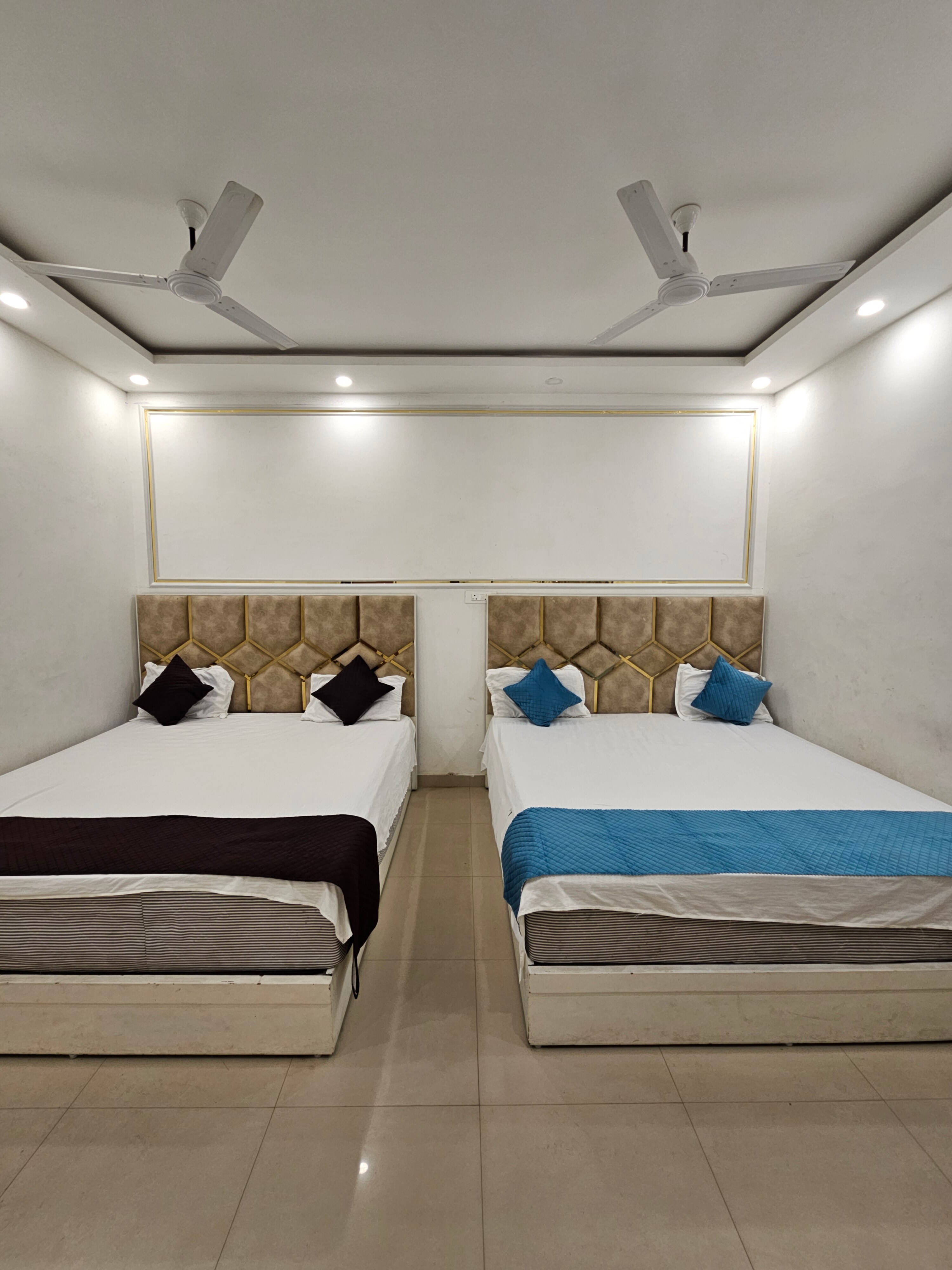 Shivam Guest House - Tap to explore photos