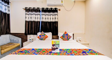 FabHotel Corporate Crown - Nr. Jyoti Nivas University Room Type - Premium Room