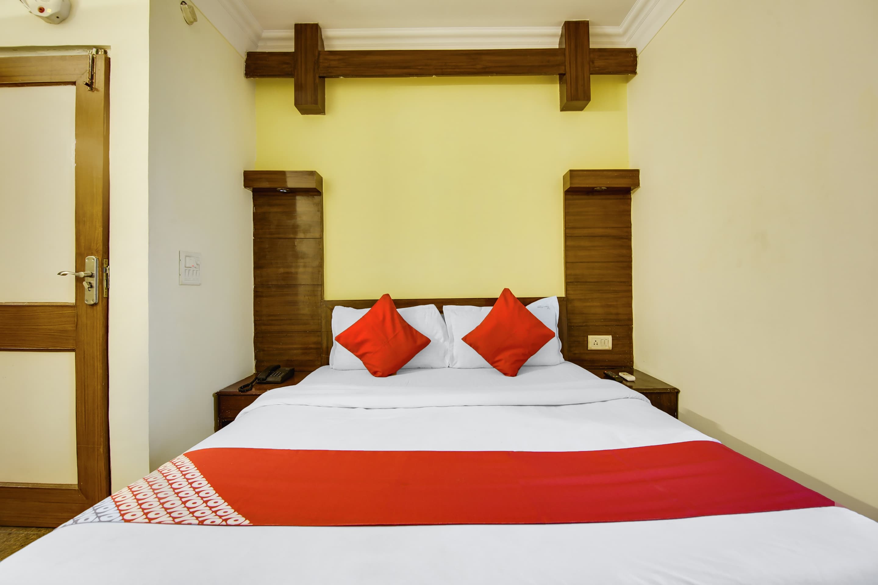 OYO 814193 Hotel SS Palace - Tap to explore photos