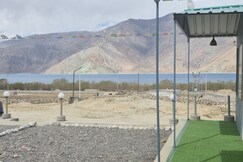 The barley cabins Pangong Merak