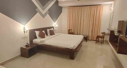 Shalini Excellency Room Type - Deluxe A/C Room