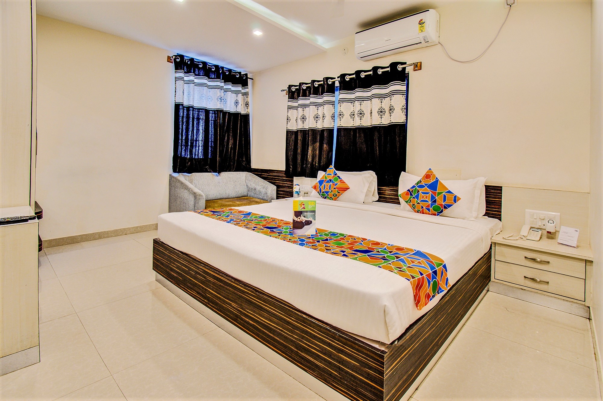 FabHotel Corporate Crown - Nr. Jyoti Nivas University - Tap to explore photos