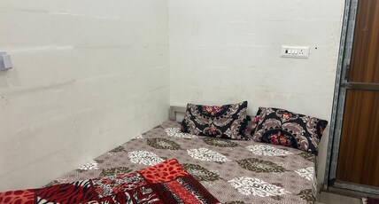 Shiv Mahima |500 Metres from Railway Station Room Type - Cozy Couple Room