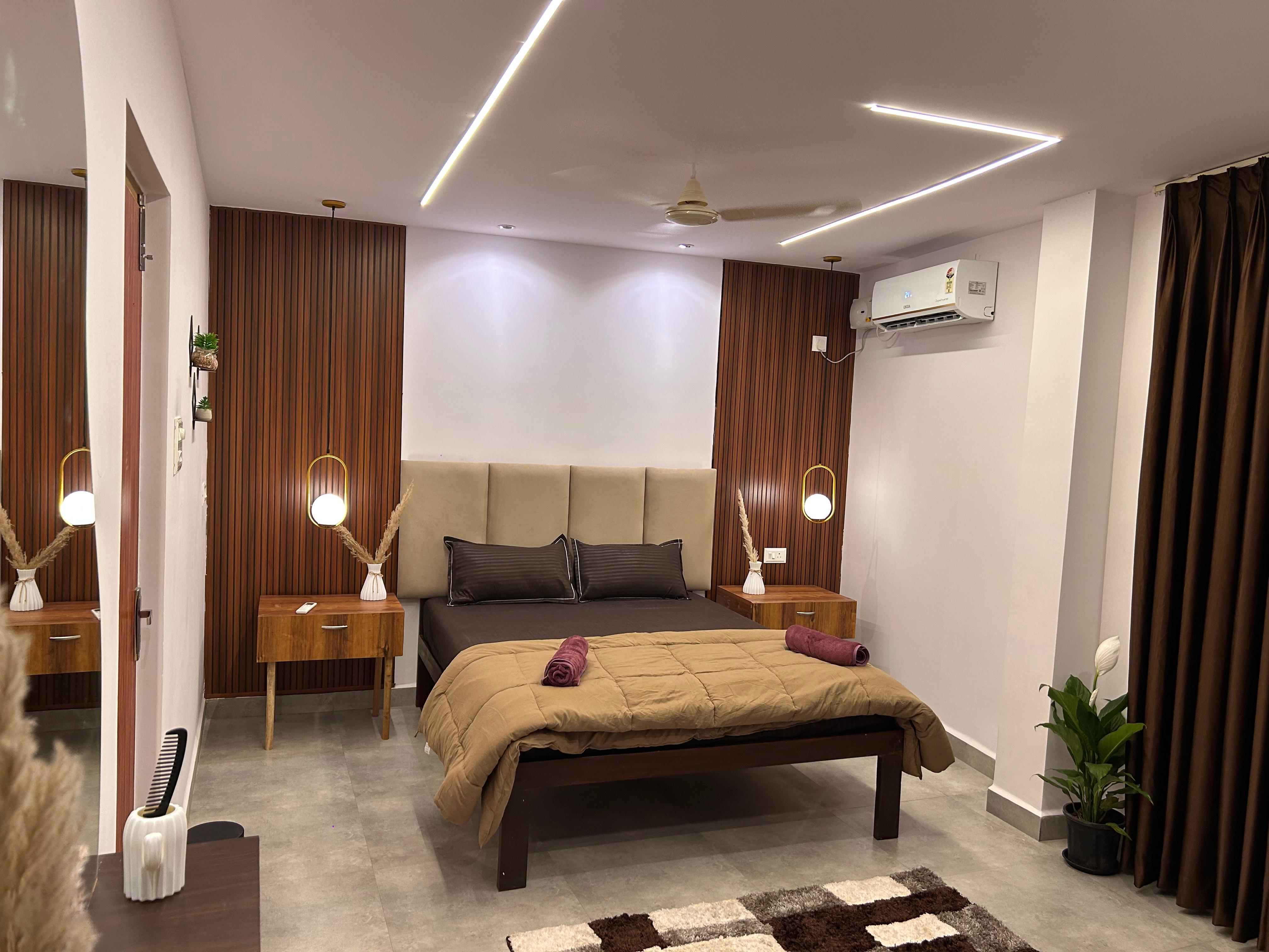 Sam stays - Tap to explore photos