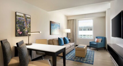Embassy Suites by Hilton San Antonio Landmark Room Type - 1KING MOB HR ACC RI-S STE