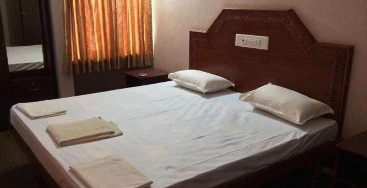 Hotel Sakthi Dharapuram (50kms from Tirupur) - Tap to explore photos
