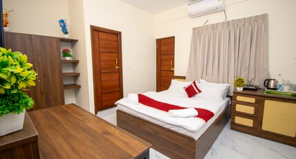 Chestnut and Cane Stays Room Type - King AC