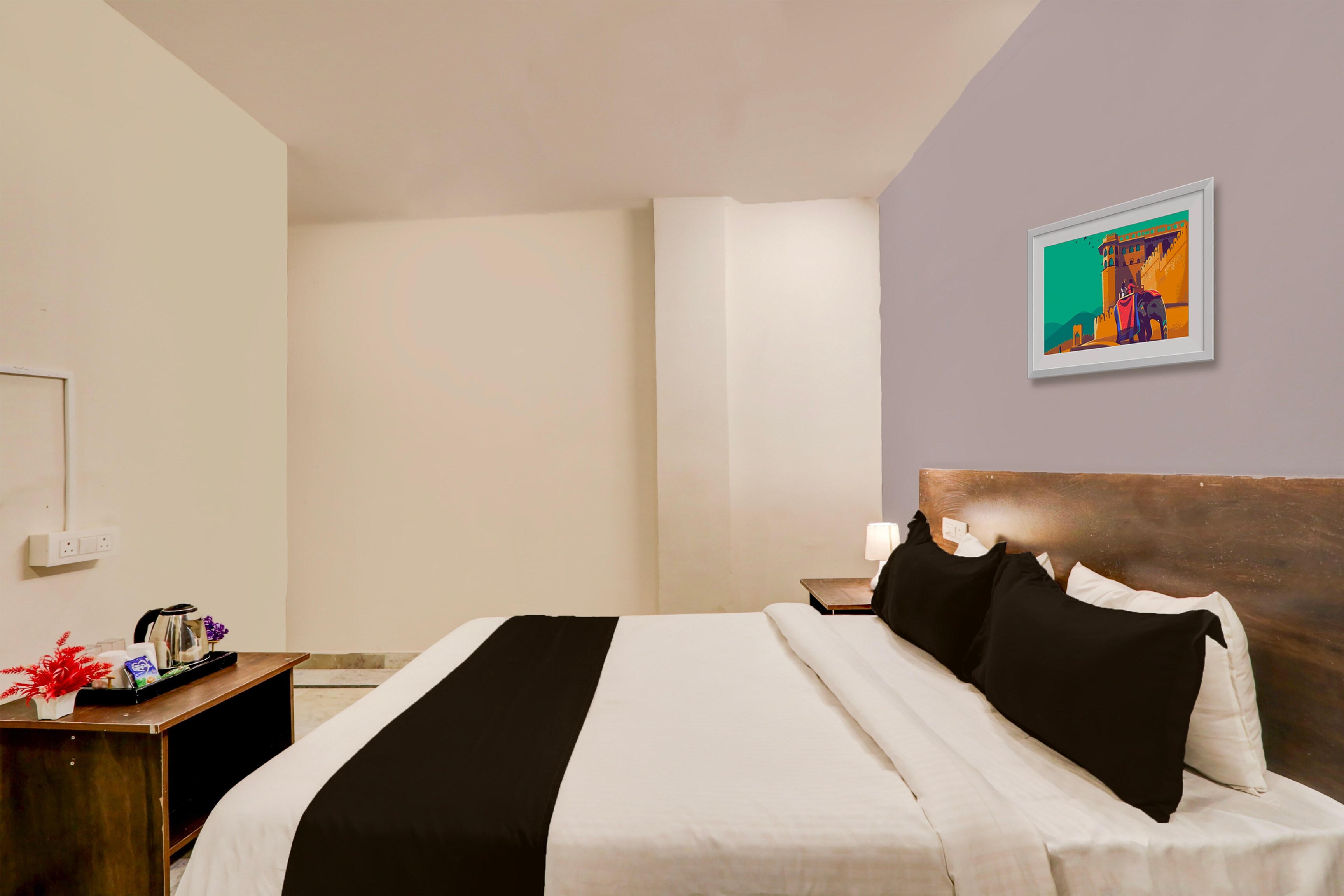 Super Hotel O The hotel Astra Deccan - Tap to explore photos