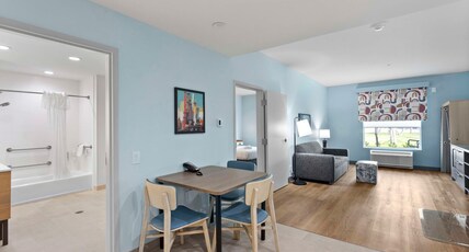 Home2 Suites by Hilton Lake Jackson Room Type - 2QUEEN ACC TUB STUDIO STE
