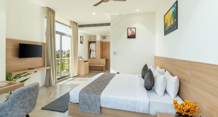 7 Rays hotel Room Type - Superior City View with Balcony.