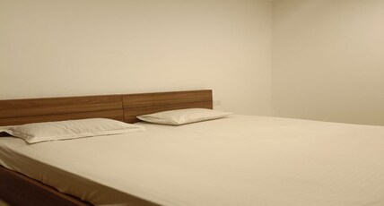 ROYALSUITE Room Type - Deluxe Dbl Room Ac