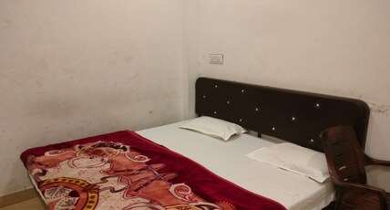 Shree Ganesh Guest House Room Type - Deluxe Double Room