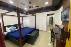 Hotel 24(new bharat) walkable distance from Mall Road