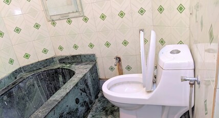 Hotel Green Palace Laxmi Nagar Room Type - Superior Double Bed