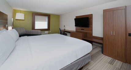 Holiday Inn Express PRINCE FREDERICK Room Type - 1 King Standard