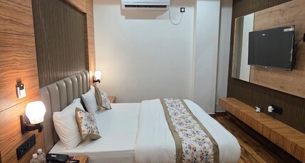 SHRI GAURANG PALACE Room Type - Super Deluxe