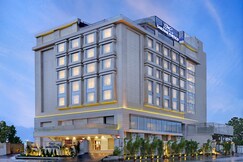 Golden Sarovar Portico