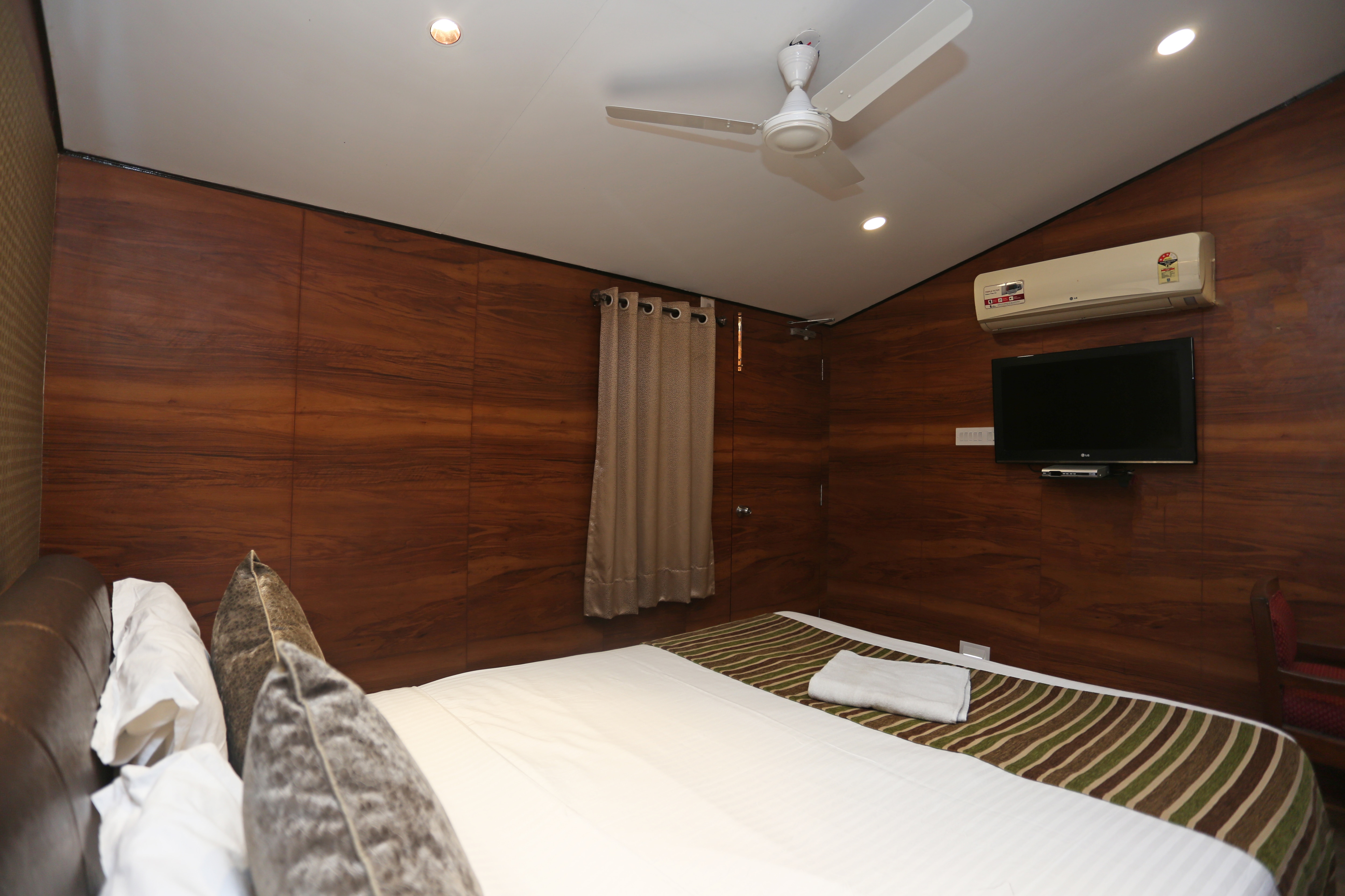 Hotel Rushabh Home near US Consulate - Tap to explore photos