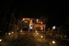 3BR Luxury Cabin Vega near Thooval Falls