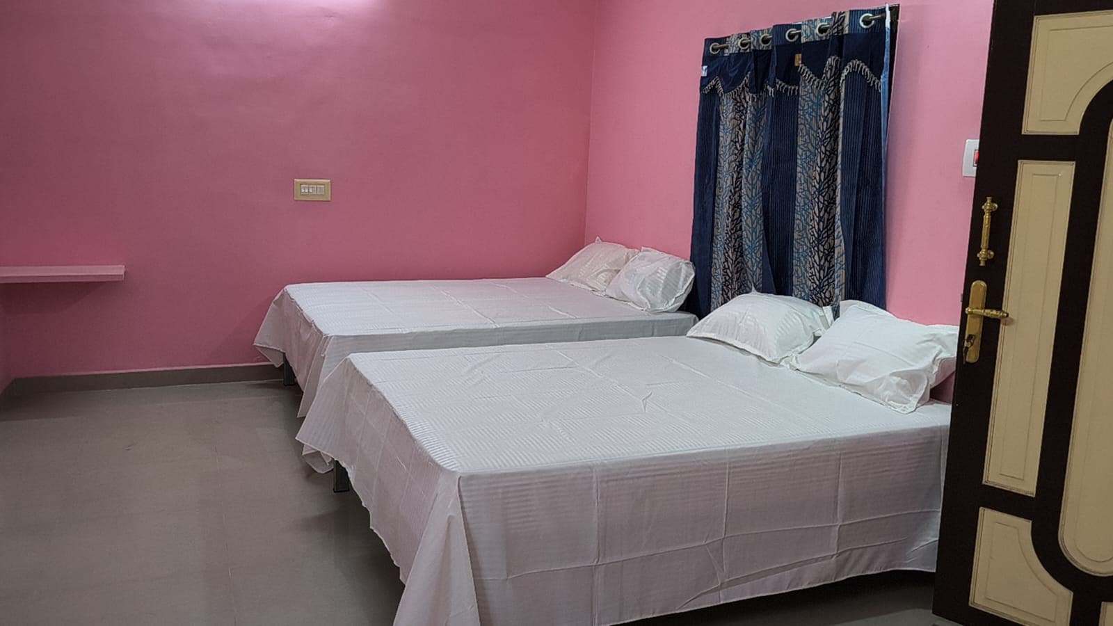 RR Rooms & Stays - Tap to explore photos