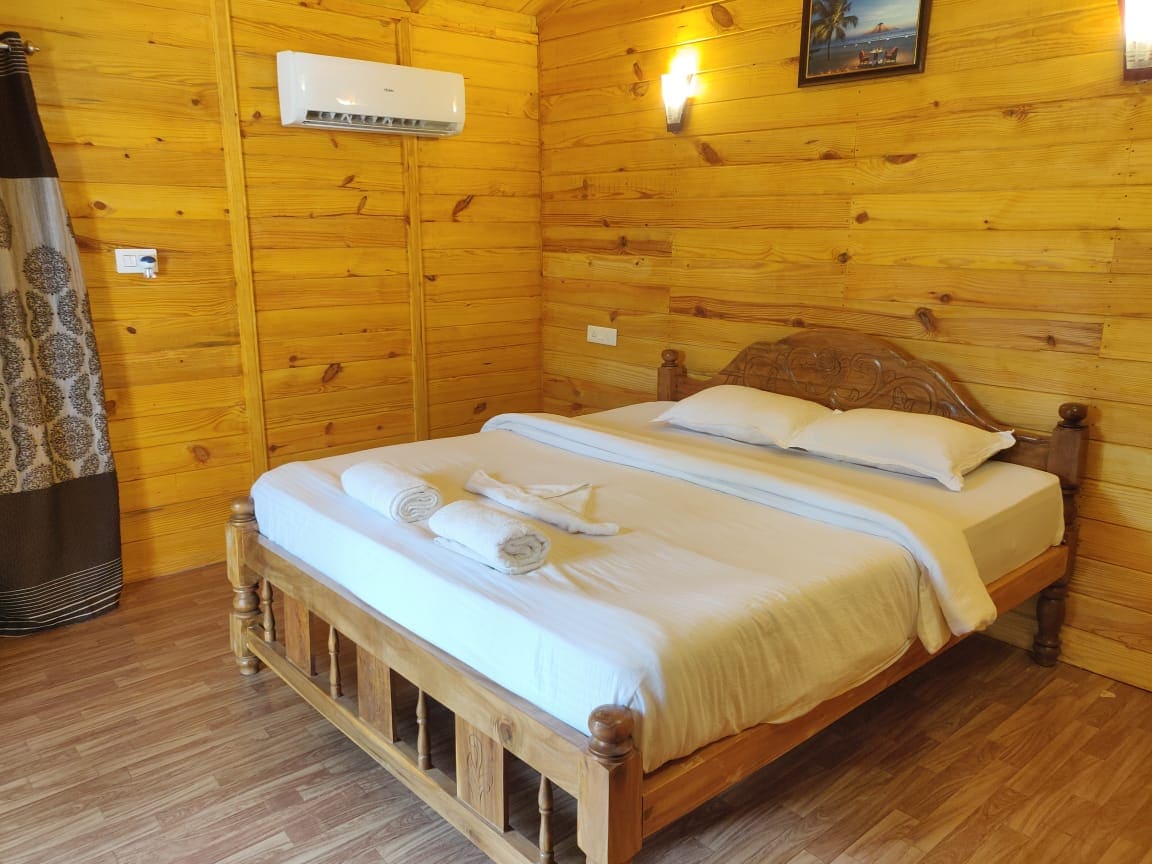 Palolem luxuries Beach cottages - Tap to explore photos