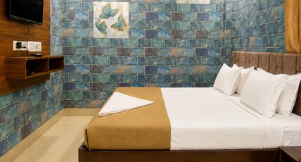 Hotel Vishal Palace & Restaurant Room Type - Super Deluxe Room