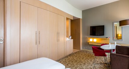 Novotel Suites Mall Avenue Dubai Room Type - Suite, 2 Twin Beds
