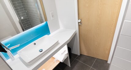 Holiday Inn Express ARRAS Room Type - 2 Single Standard Mid Floor with Free Breakfast