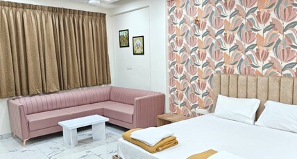 RADHE PALACE Room Type - AC Suite Room