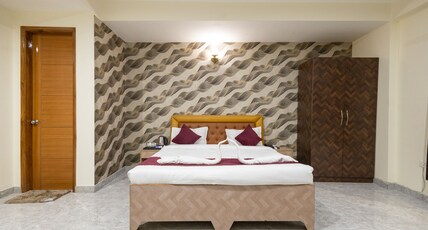 DIVINE HOTELS & BANQUETS Room Type - Executive Room
