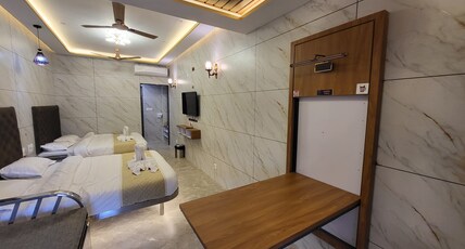 Elliott INN A.C Rooms and Dormitory Room Type - Luxury Suite Room