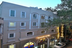 Hotel Sapphire House@5Mins from NDLS and Metro